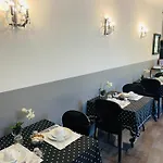 Volta Hotel 3*