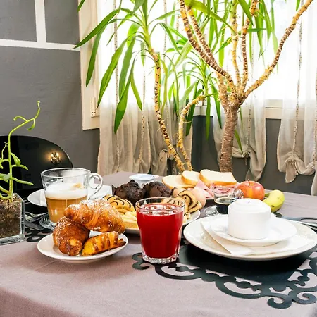 Volta Hotel 3*